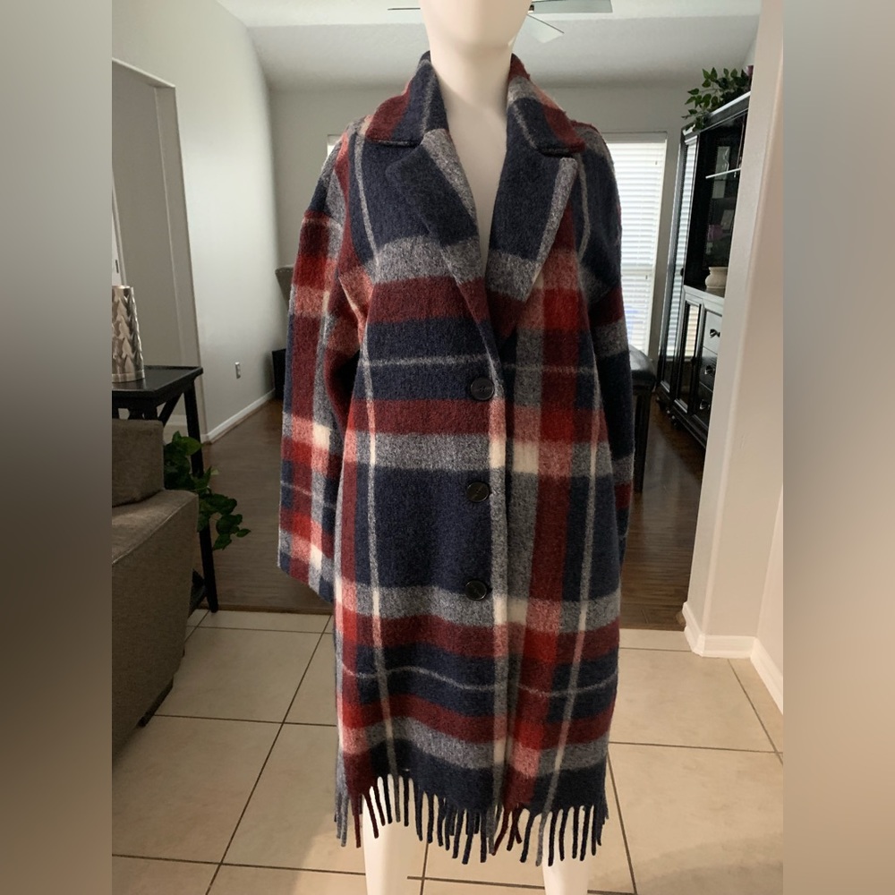 Tahari woman’s lightweight coat